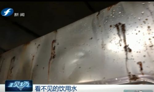 记者探访PG电子 PG电子平台二次供水真相 福建医科大学附属第一医院水箱锈迹斑斑(图3)